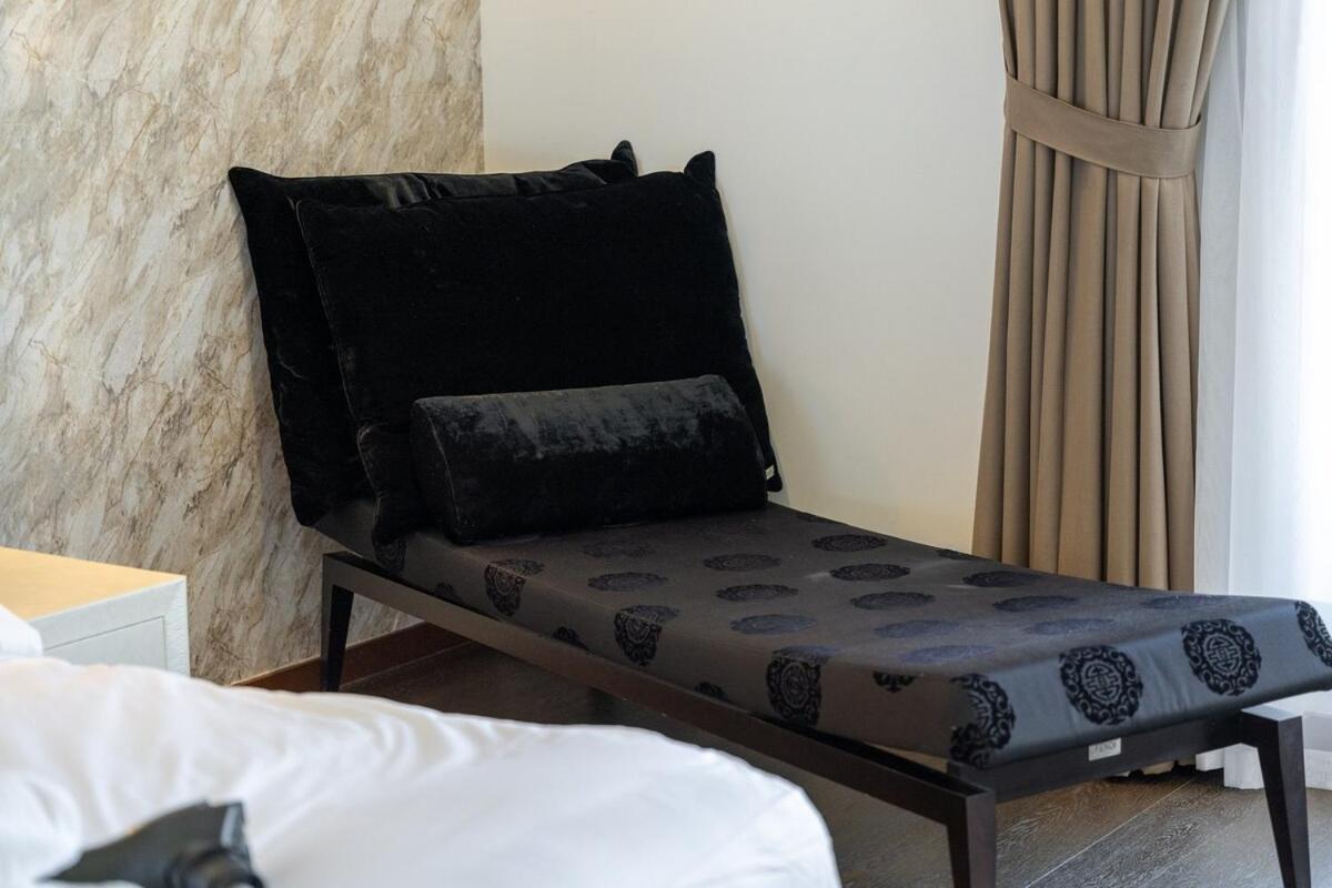 Glorious 3-bedroom With Beach Views At Tiara Residences In Palm Jumeirah Apartment Dubai