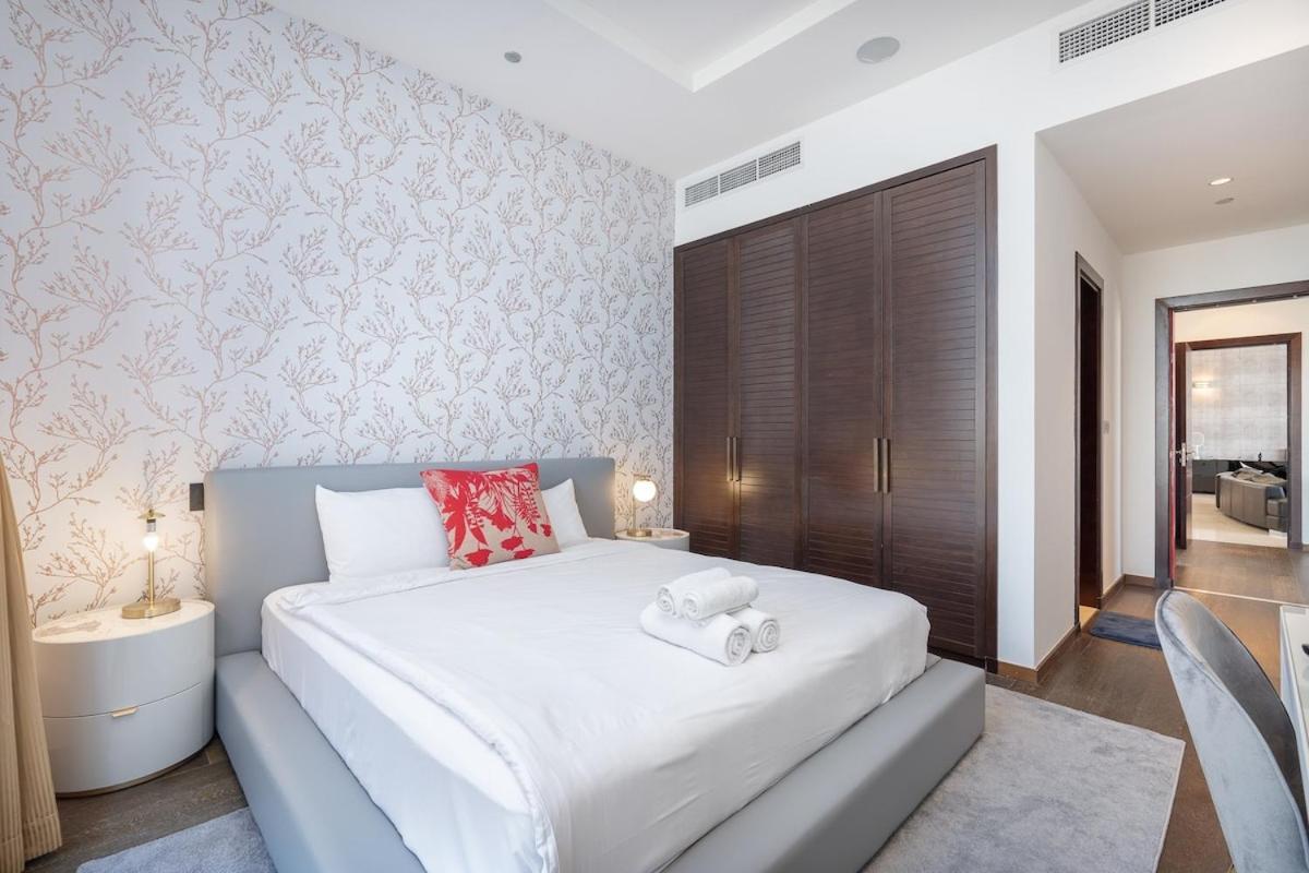 Apartment Glorious 3-bedroom With Beach Views At Tiara Residences In Palm Jumeirah Dubai