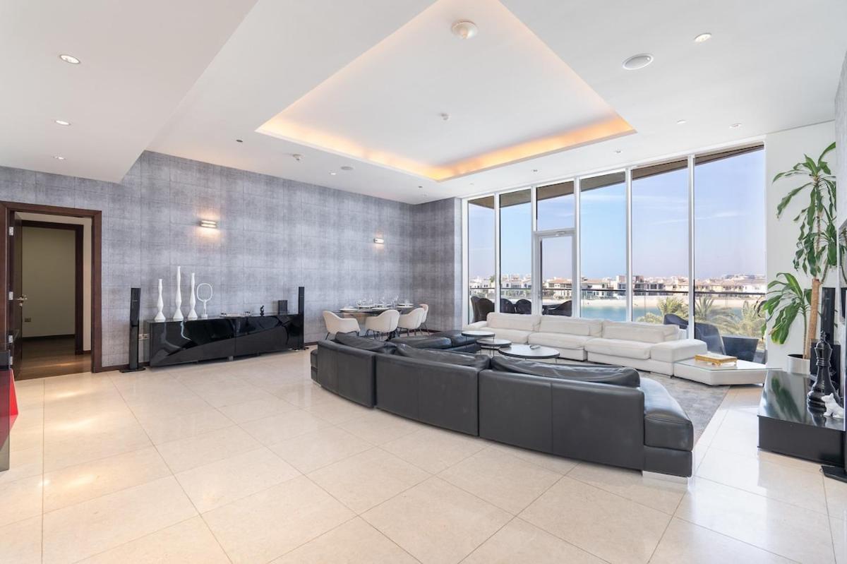 Glorious 3-bedroom With Beach Views At Tiara Residences In Palm Jumeirah