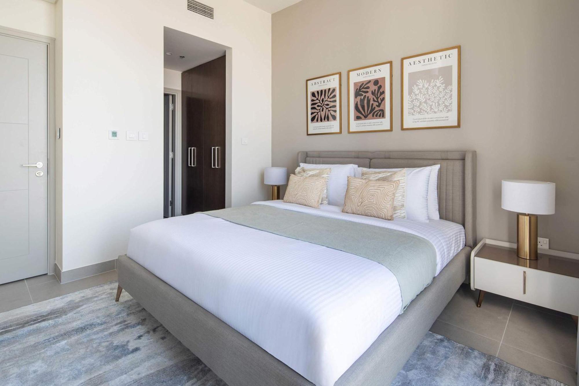 Frank Porter - Tower 1 * Dubai