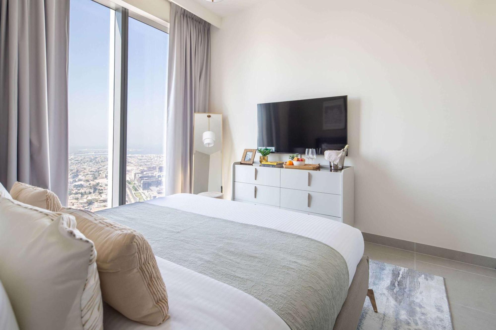 Frank Porter - Tower 1 Apartment Dubai