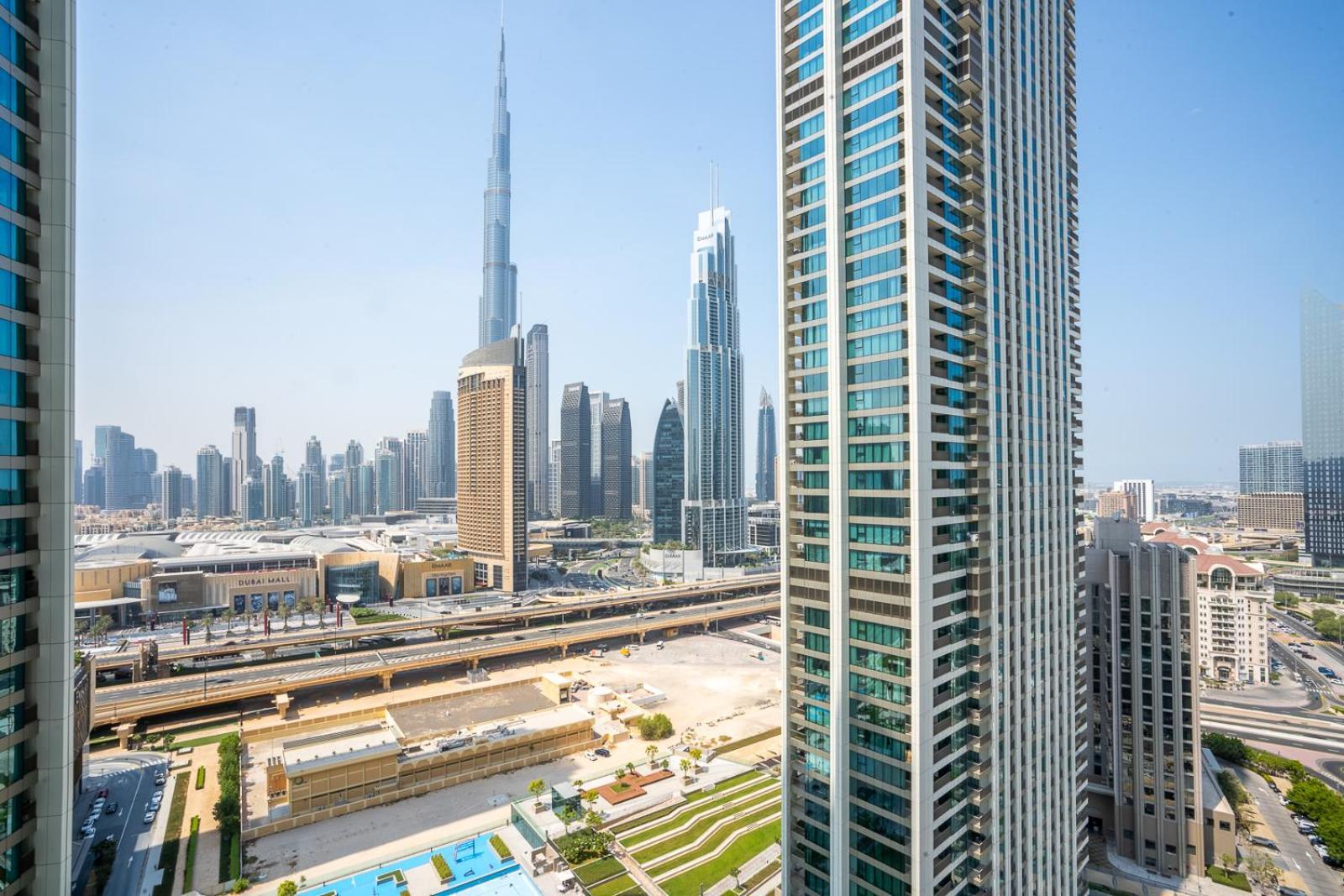Rh - Beautiful Burj Khalifa View, 03br With Maid's Room, 7 Mins Walk To Mall * Dubai