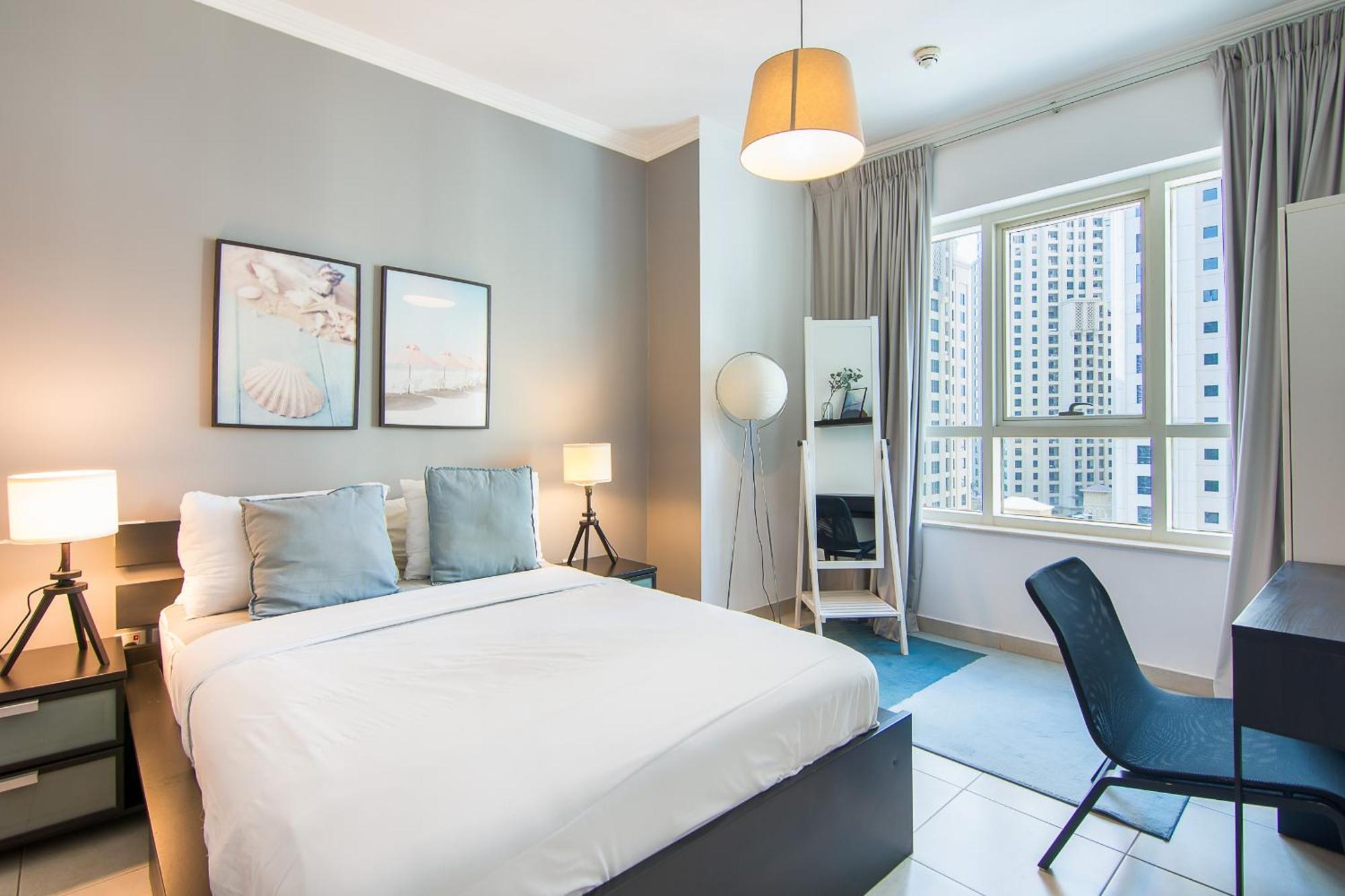 Marina Quays West-charming 1-br Retreat In The Heart Of Marina Dubai