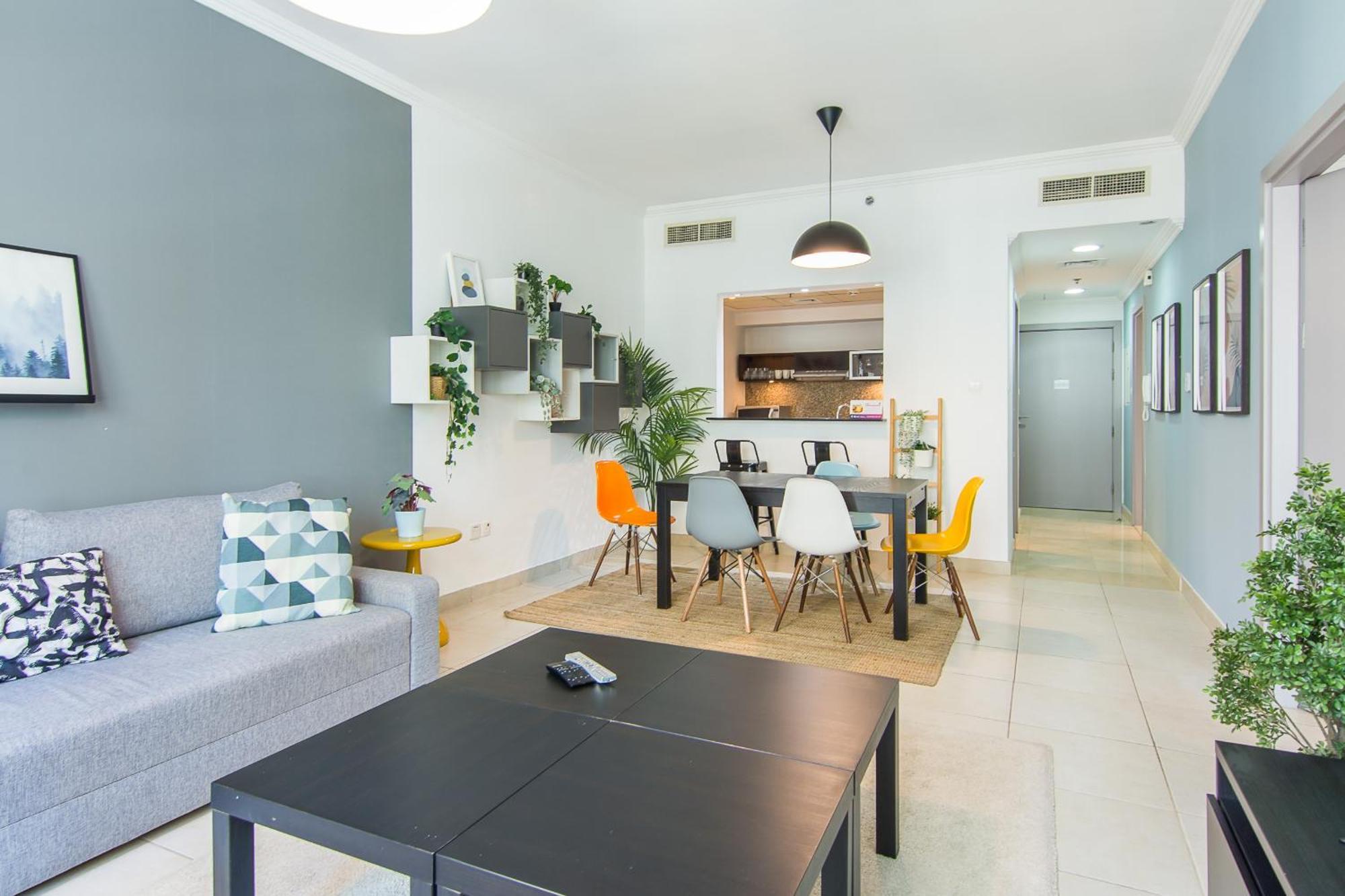 Marina Quays West-charming 1-br Retreat In The Heart Of Marina