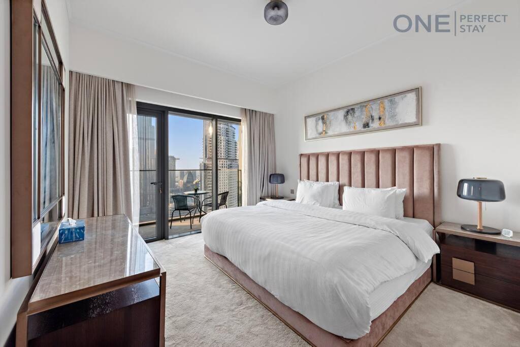 Astonishing 3br Burj Khalifa And Fountain View With Pool And Gym Apartment