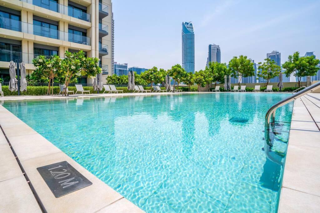 Astonishing 3br Burj Khalifa And Fountain View With Pool And Gym Apartment *