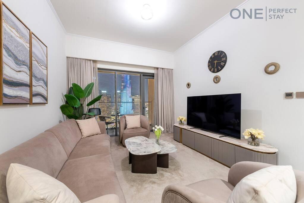 Astonishing 3br Burj Khalifa And Fountain View With Pool And Gym Apartment *