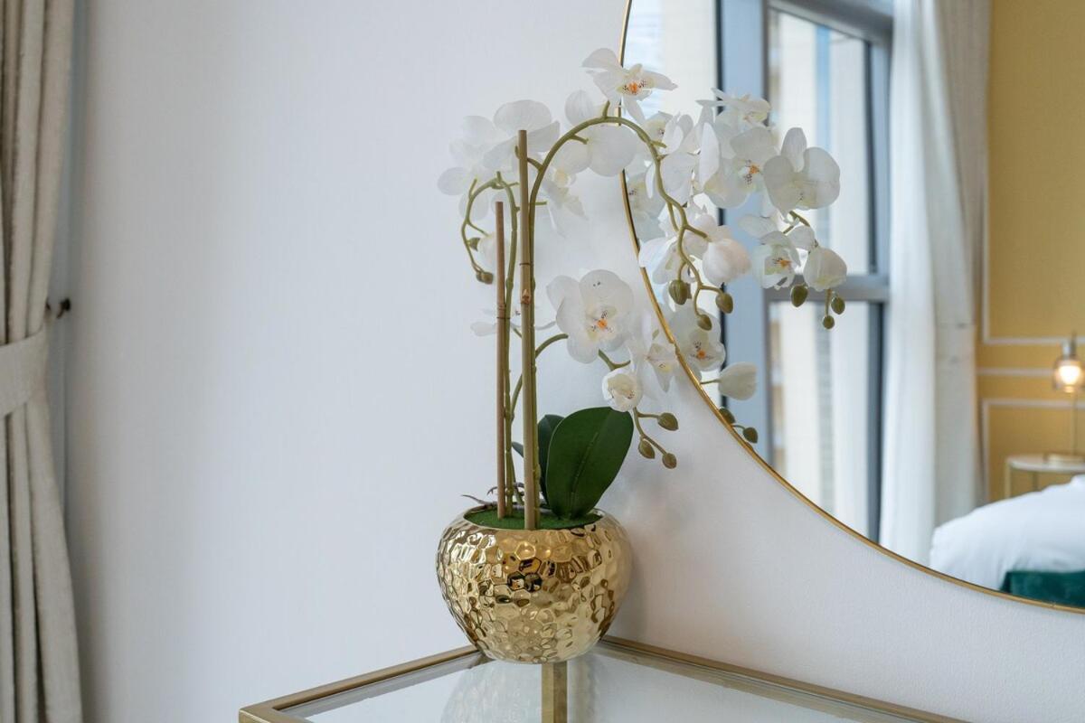 Glamorous 2-bedroom Retreat In Blvd Crescent Near Mall Apartment