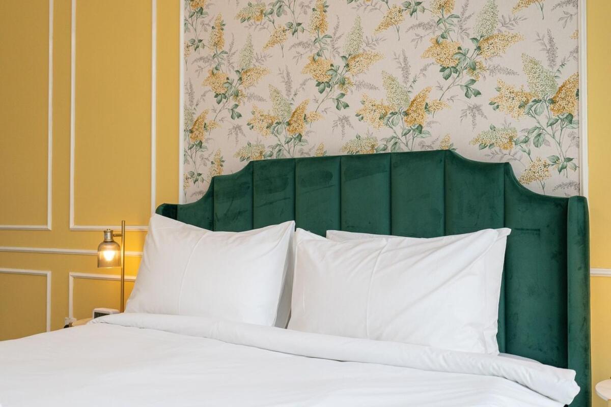 Glamorous 2-bedroom Retreat In Blvd Crescent Near Mall Apartment *