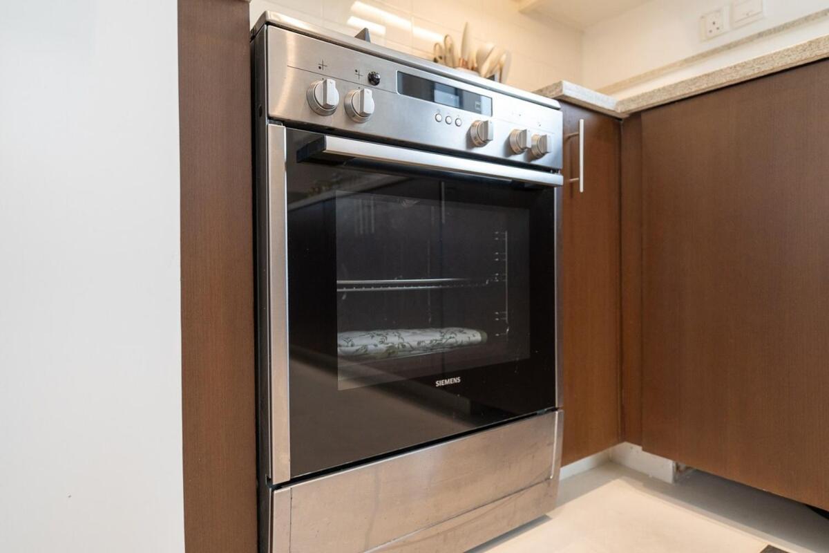 Glamorous 2-bedroom Retreat In Blvd Crescent Near Mall Apartment