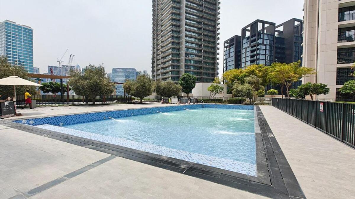 Glamorous 2-bedroom Retreat In Blvd Crescent Near Mall Dubai