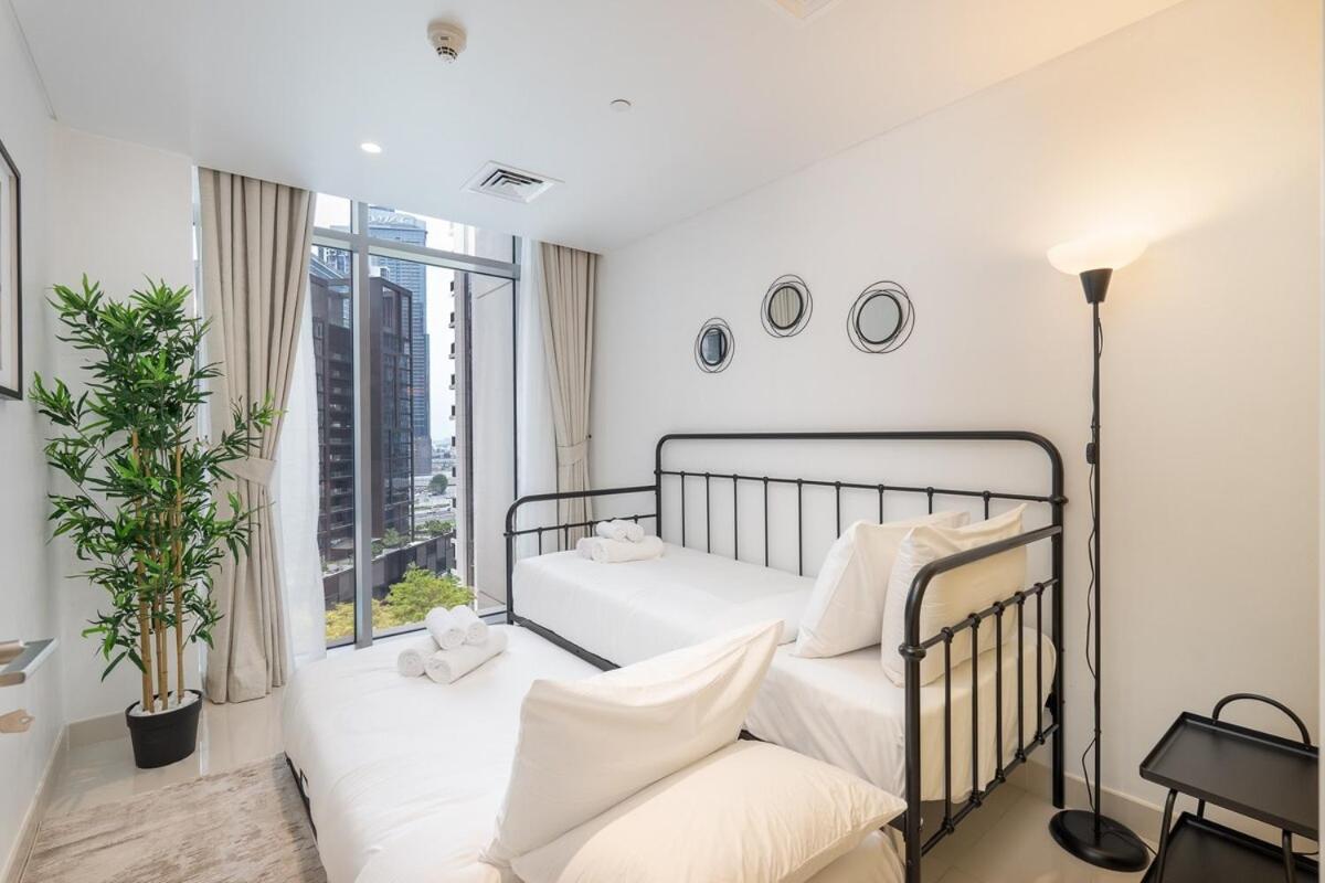 Apartment Glamorous 2-bedroom Retreat In Blvd Crescent Near Mall *