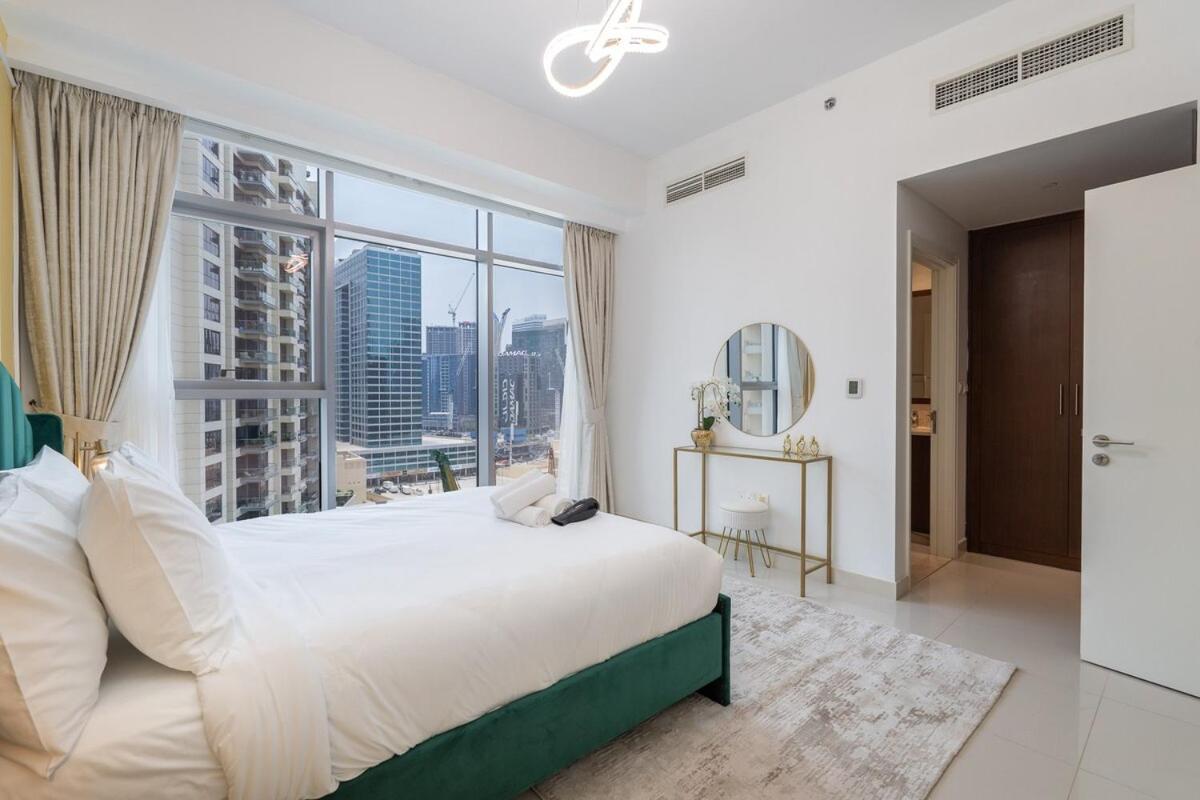 Apartment Glamorous 2-bedroom Retreat In Blvd Crescent Near Mall Dubai