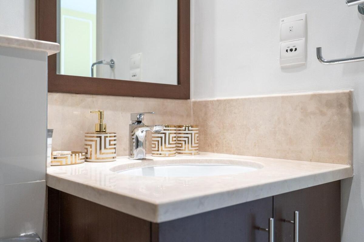 Apartment Glamorous 2-bedroom Retreat In Blvd Crescent Near Mall *
