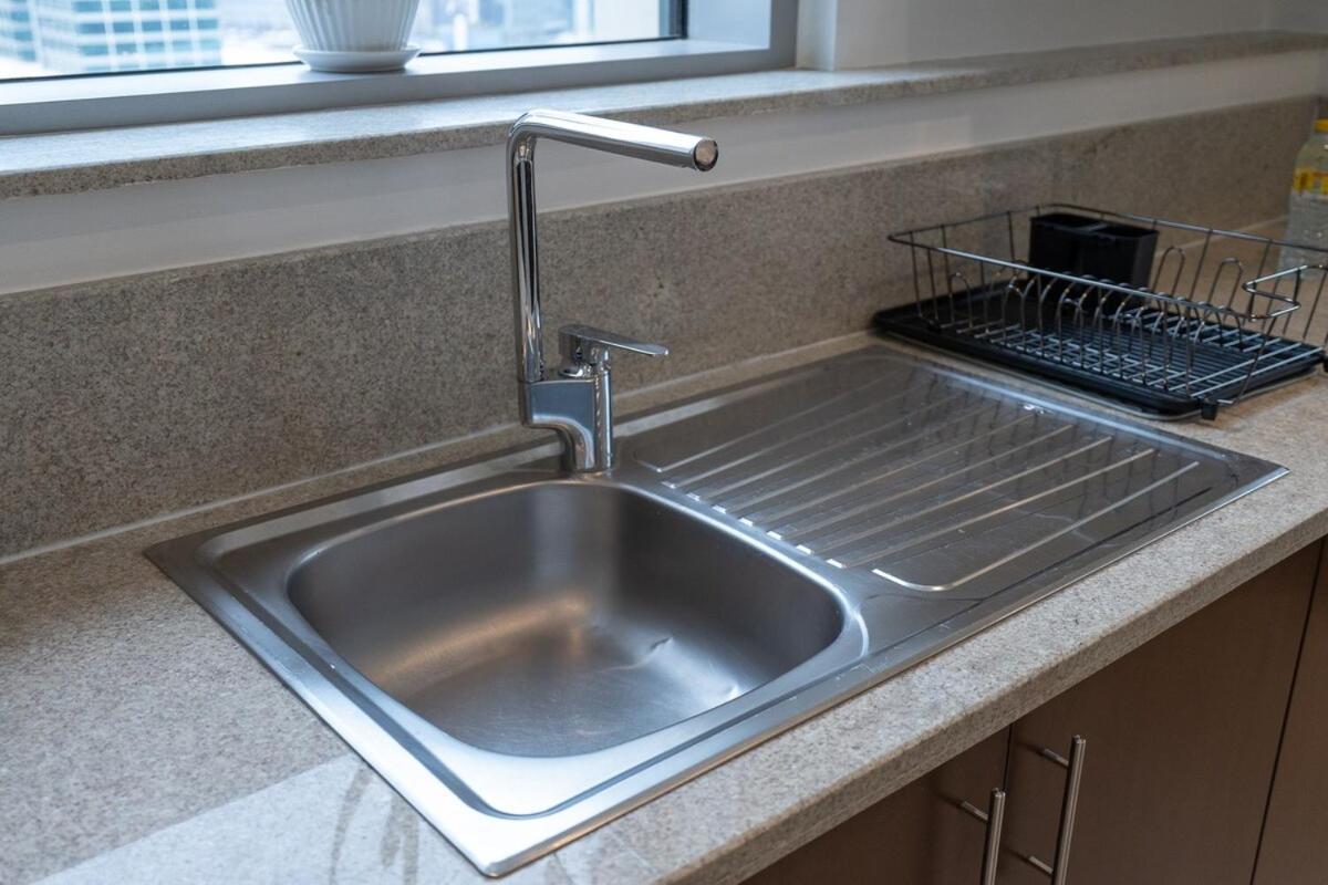 Glamorous 2-bedroom Retreat In Blvd Crescent Near Mall Dubai