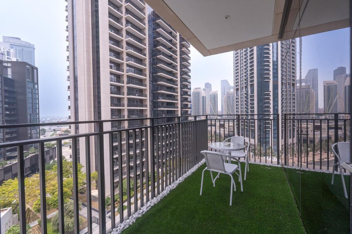Apartment Glamorous 2-bedroom Retreat In Blvd Crescent Near Mall Dubai