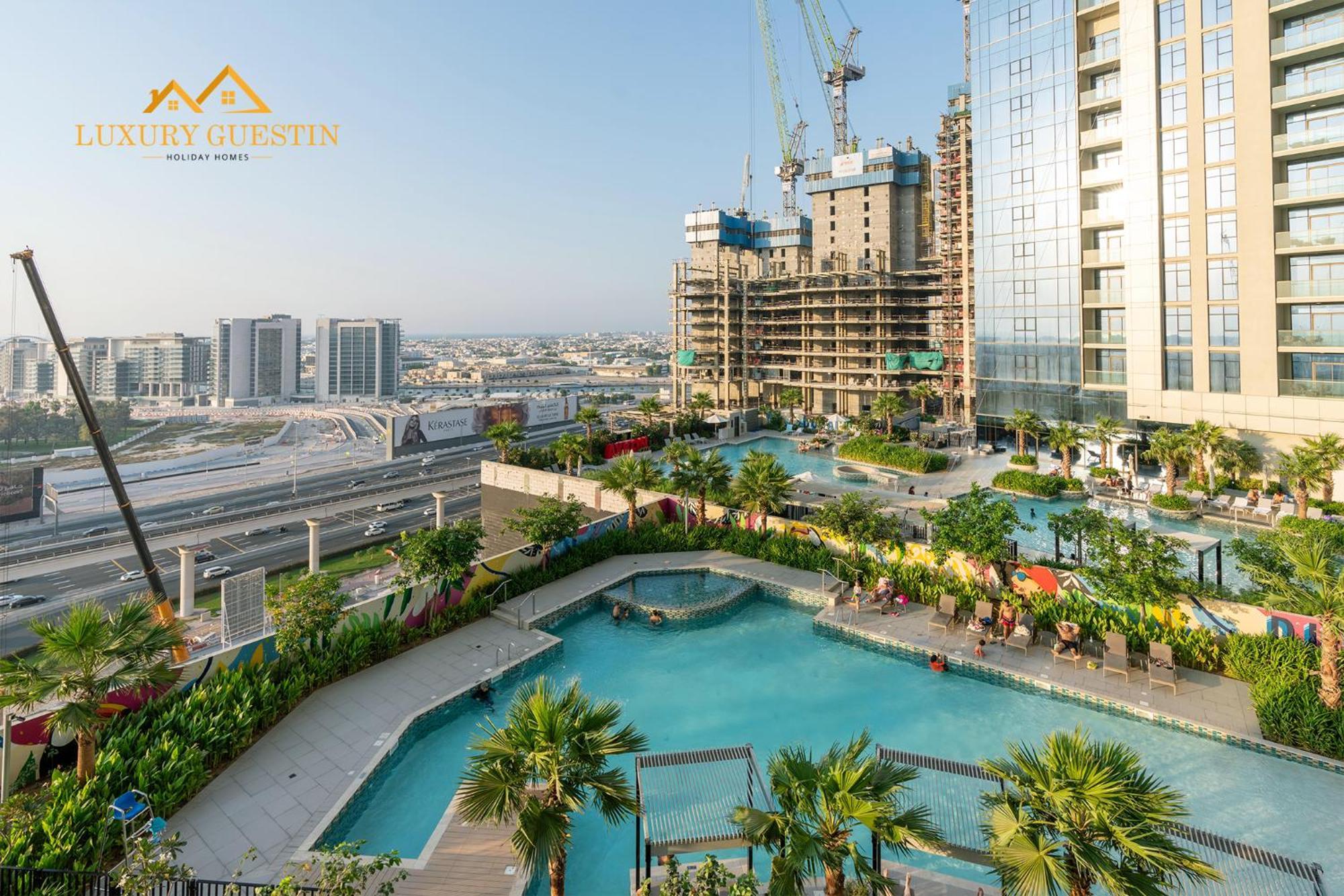 Elegant 2-br With Canal & Views Pool Amenities Apartment