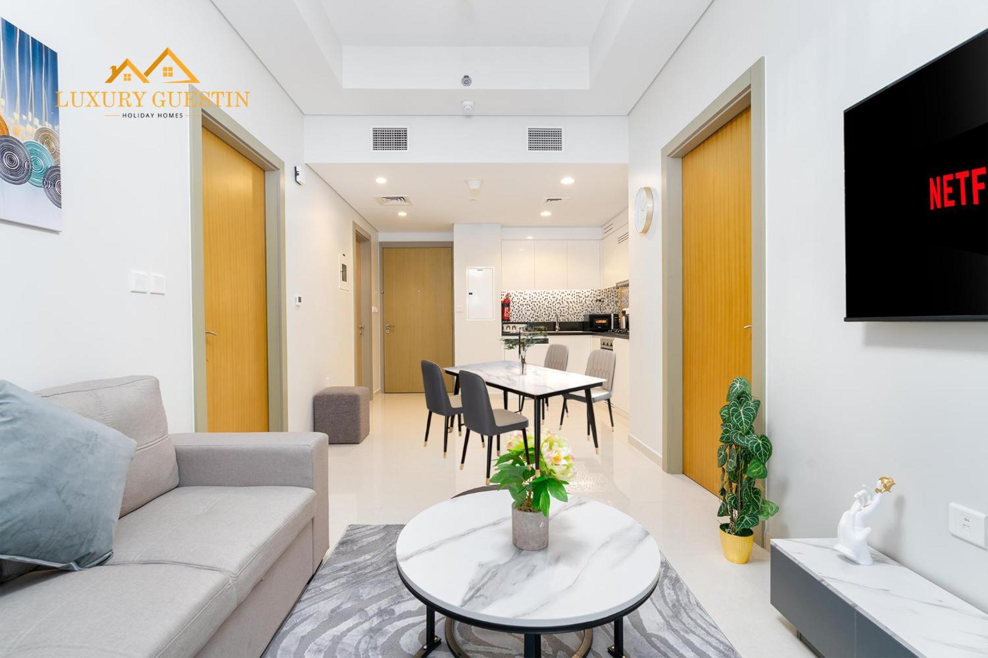 Elegant 2-br With Canal & Views Pool Amenities Apartment