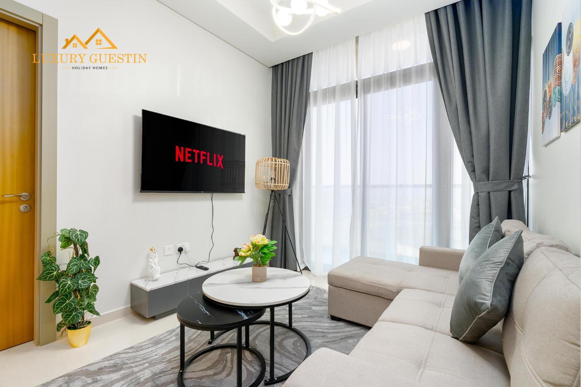 Elegant 2-br With Canal & Views Pool Amenities Apartment