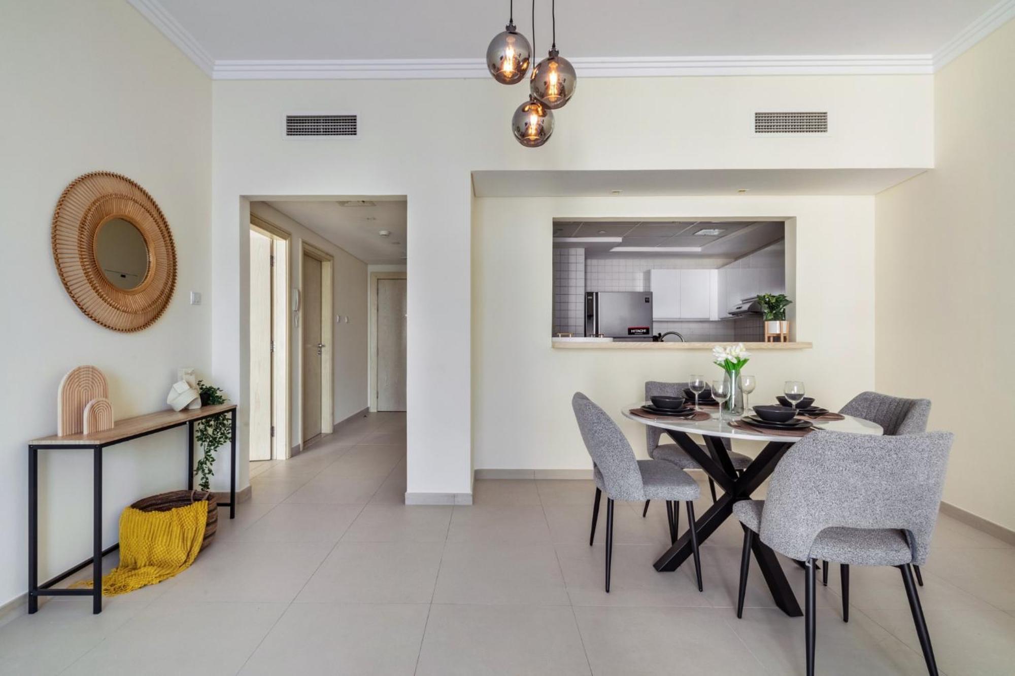 Beachy Getaway In Jbr With Private Access Apartment *