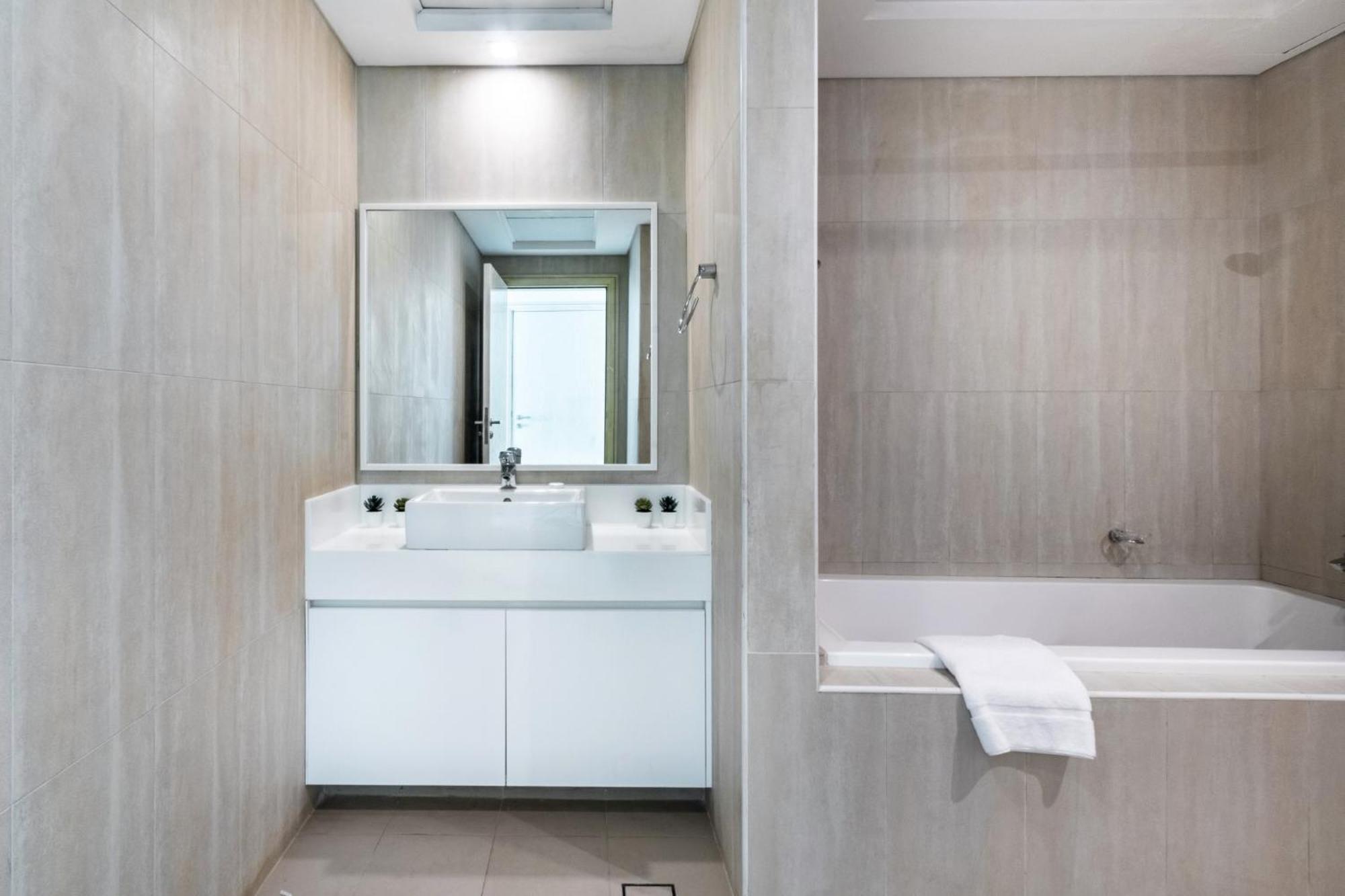 Beachy Getaway In Jbr With Private Access