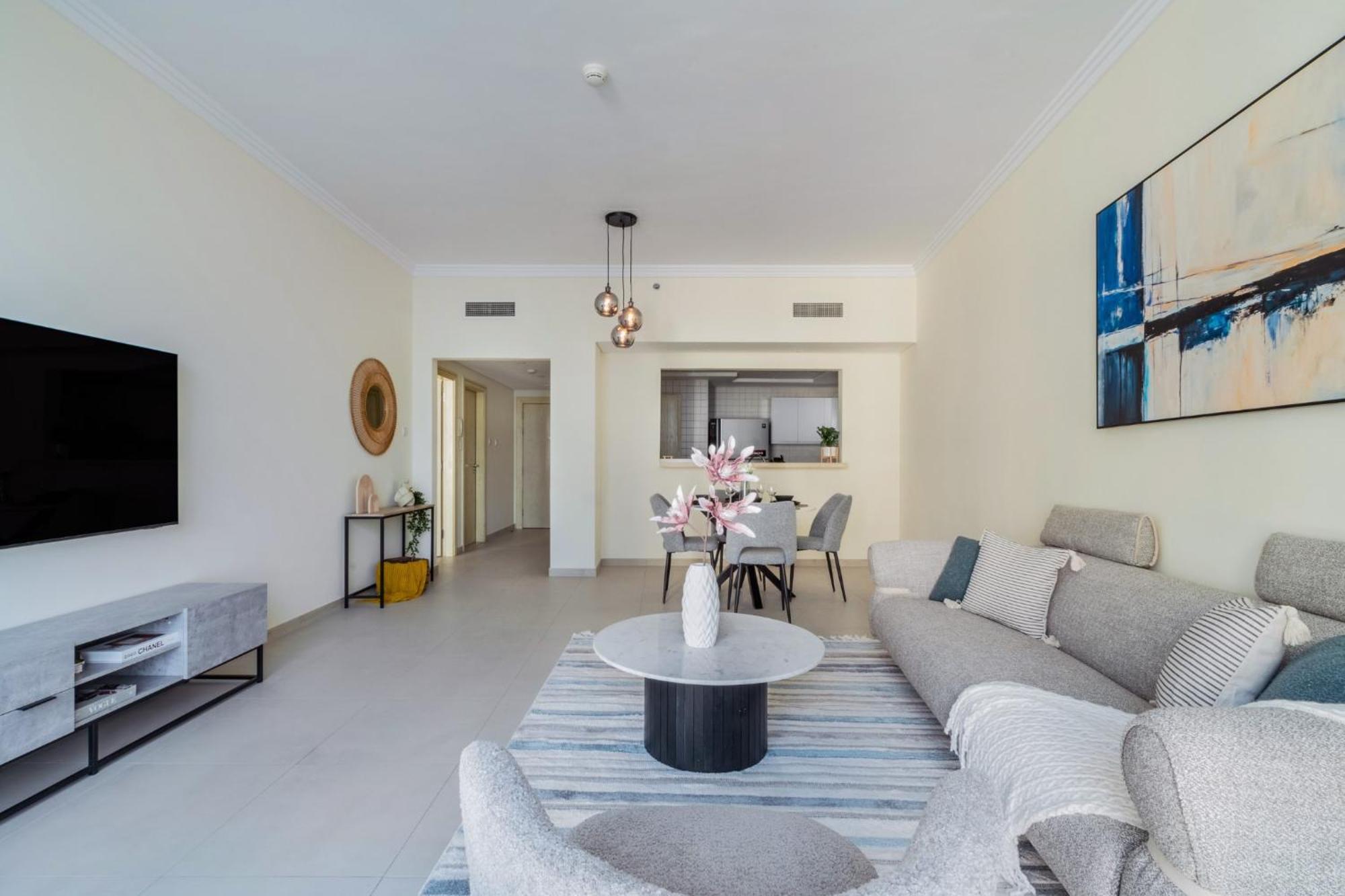 Beachy Getaway In Jbr With Private Access Apartment *