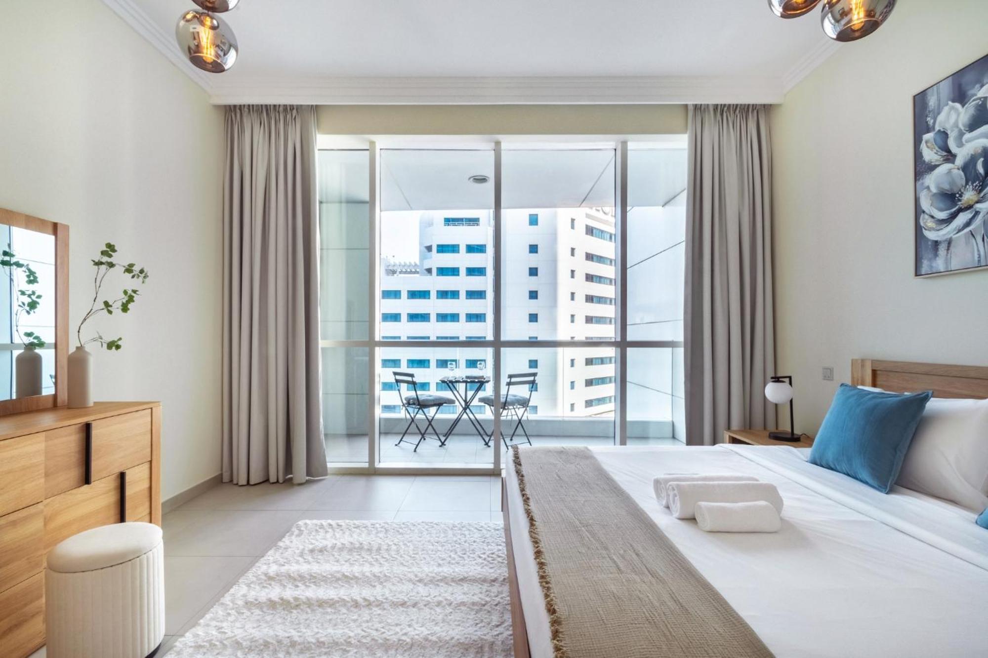 Apartment Beachy Getaway In Jbr With Private Access *