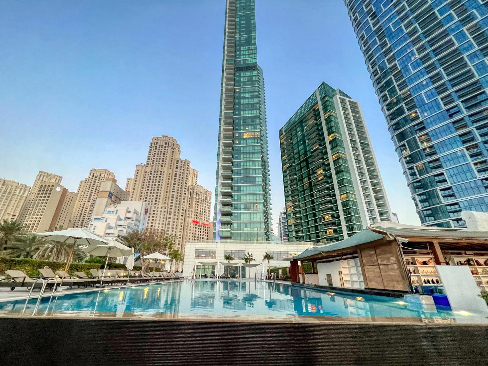 Apartment Beachy Getaway In Jbr With Private Access