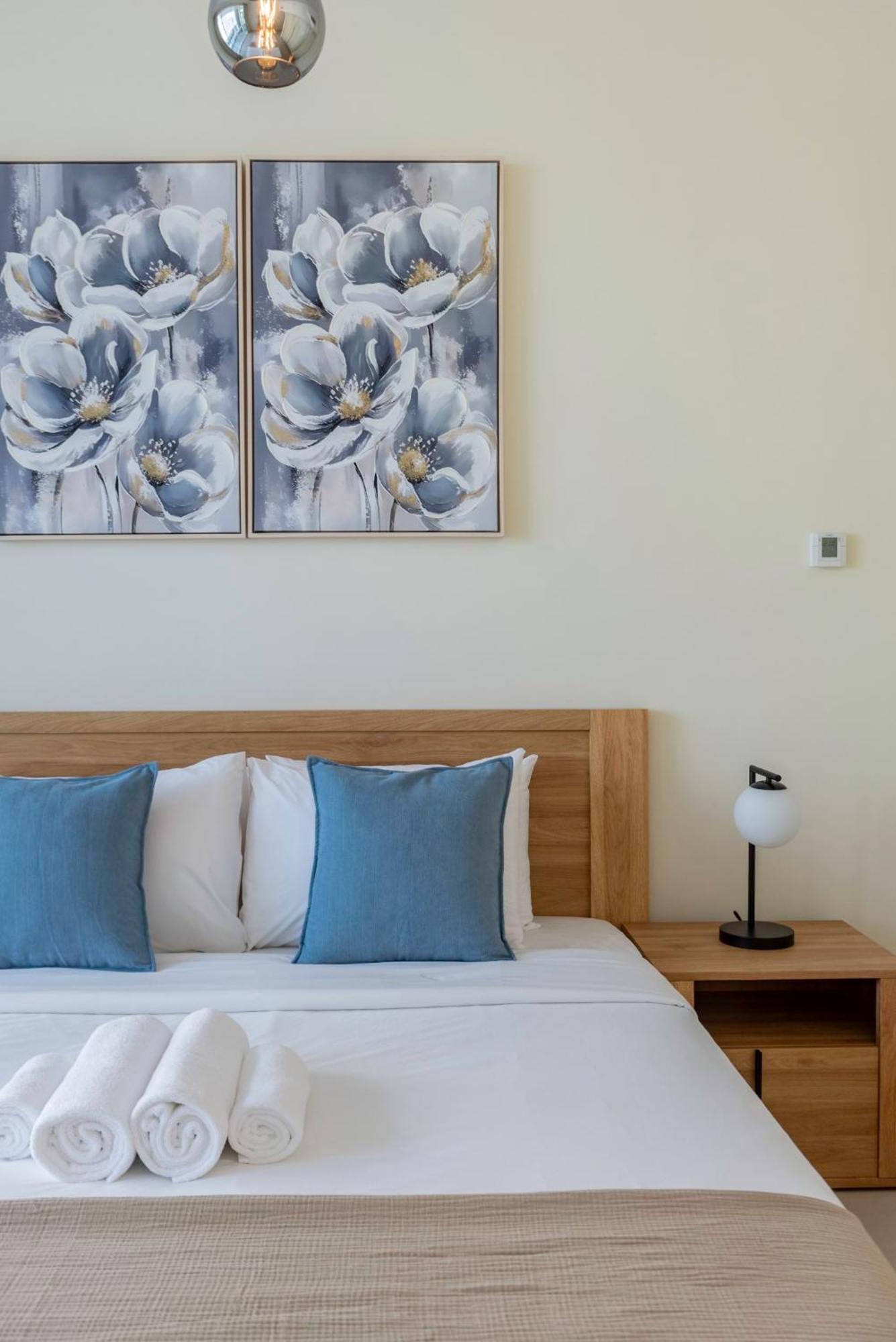 Beachy Getaway In Jbr With Private Access Apartment *