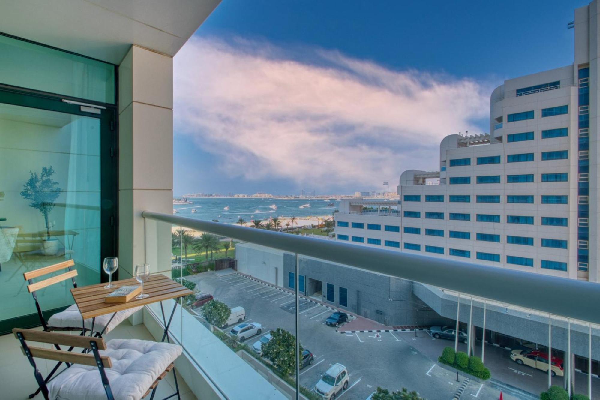 Beachy Getaway In Jbr With Private Access *
