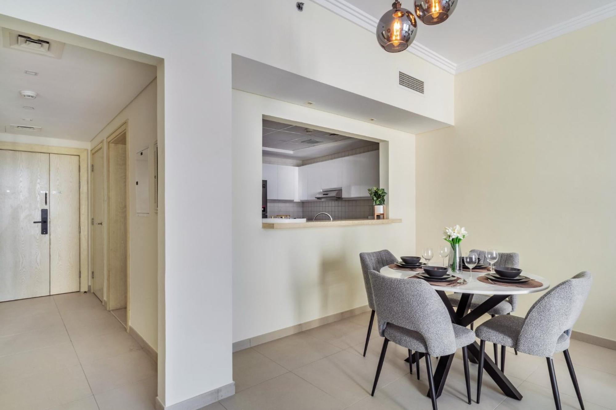 Beachy Getaway In Jbr With Private Access Apartment *