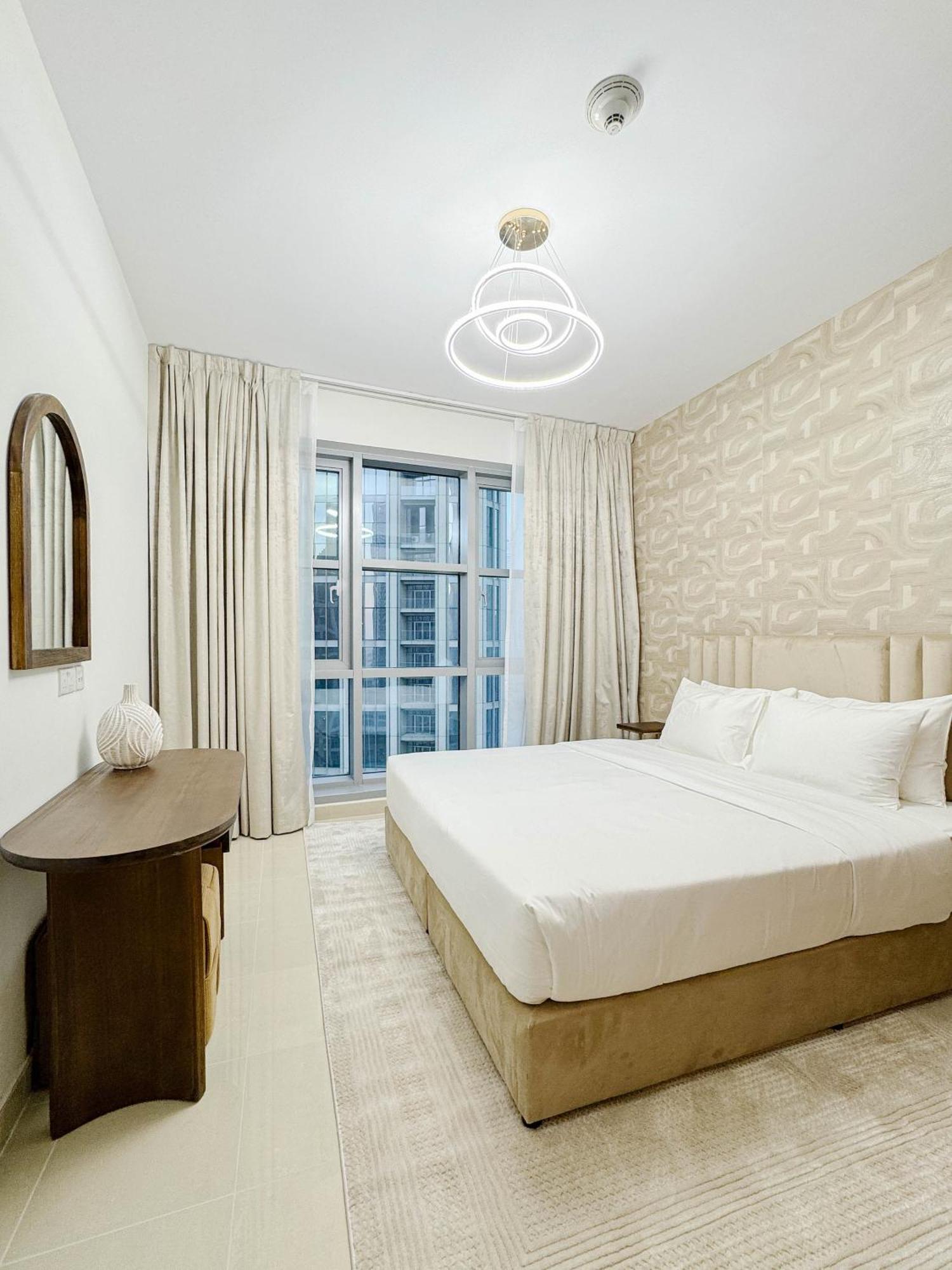 Downtown Burj Khalifa & Fountains Views 10 Min Walking To Mall - Stand Point Tower Apartment