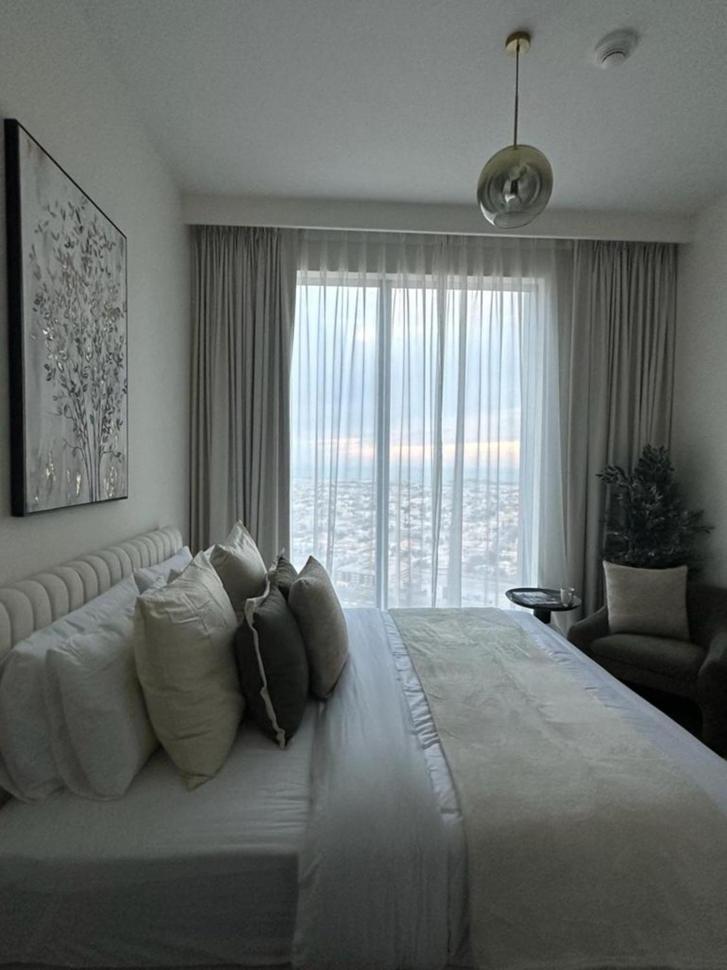 Apartment Serene 2bdr In Downtown Dubai