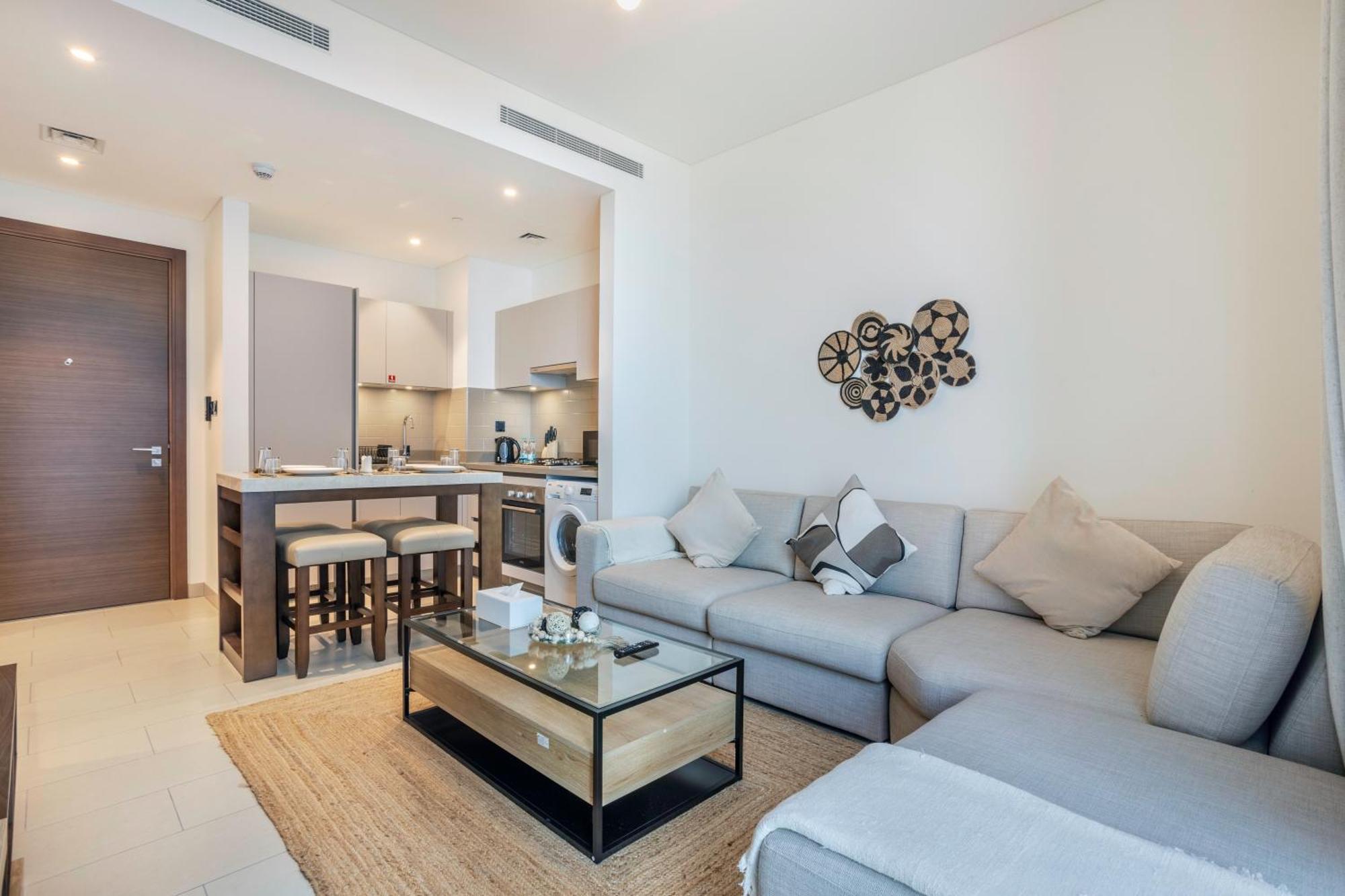 By Latinem Luxury 1br Cvr B2303 Near Burj Khalifa