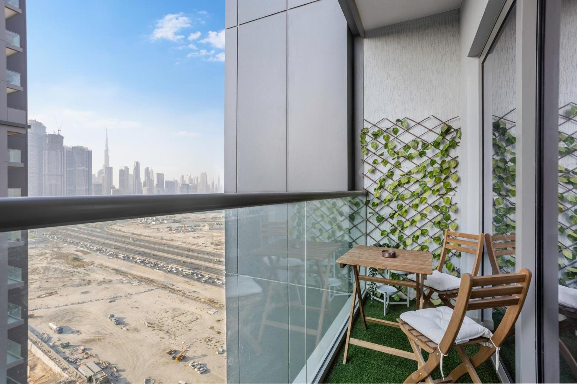 By Latinem Luxury 1br Cvr B2303 Near Burj Khalifa
