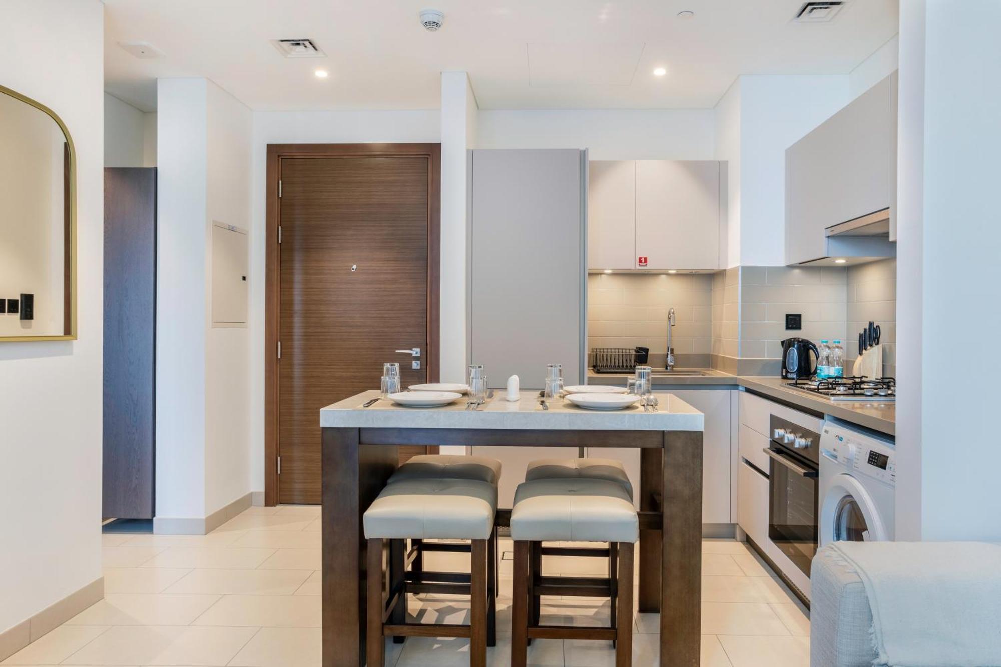 Apartment By Latinem Luxury 1br Cvr B2303 Near Burj Khalifa *