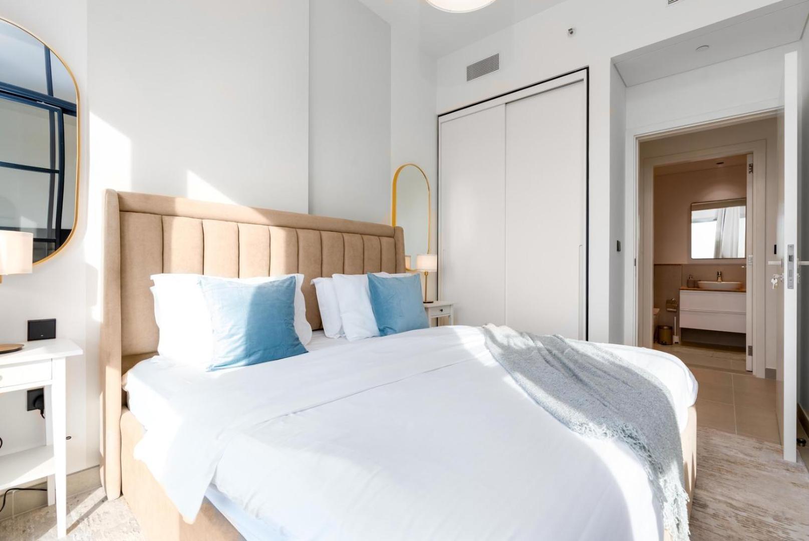 Chic Bright One Bedroom