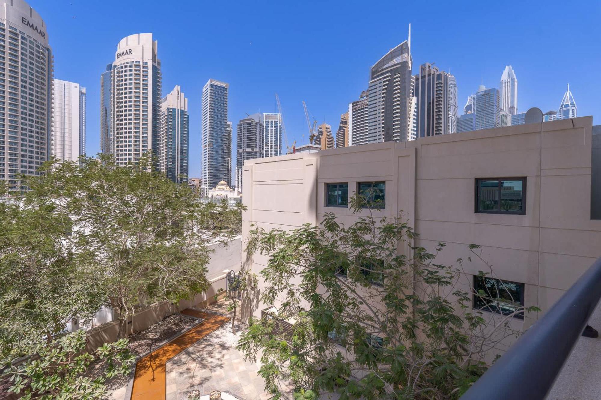 Delightful 2-bedrooms With Homey Charm In Marina