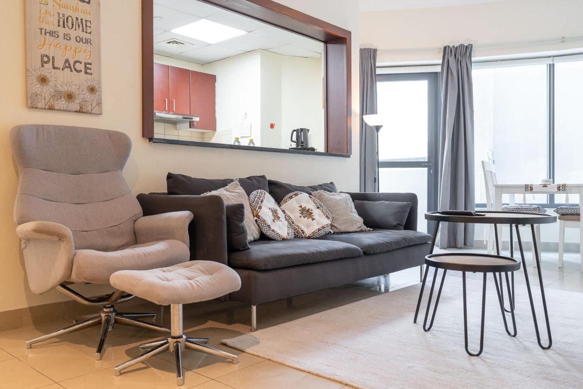 Delightful 2-bedrooms With Homey Charm In Marina Apartment Dubai