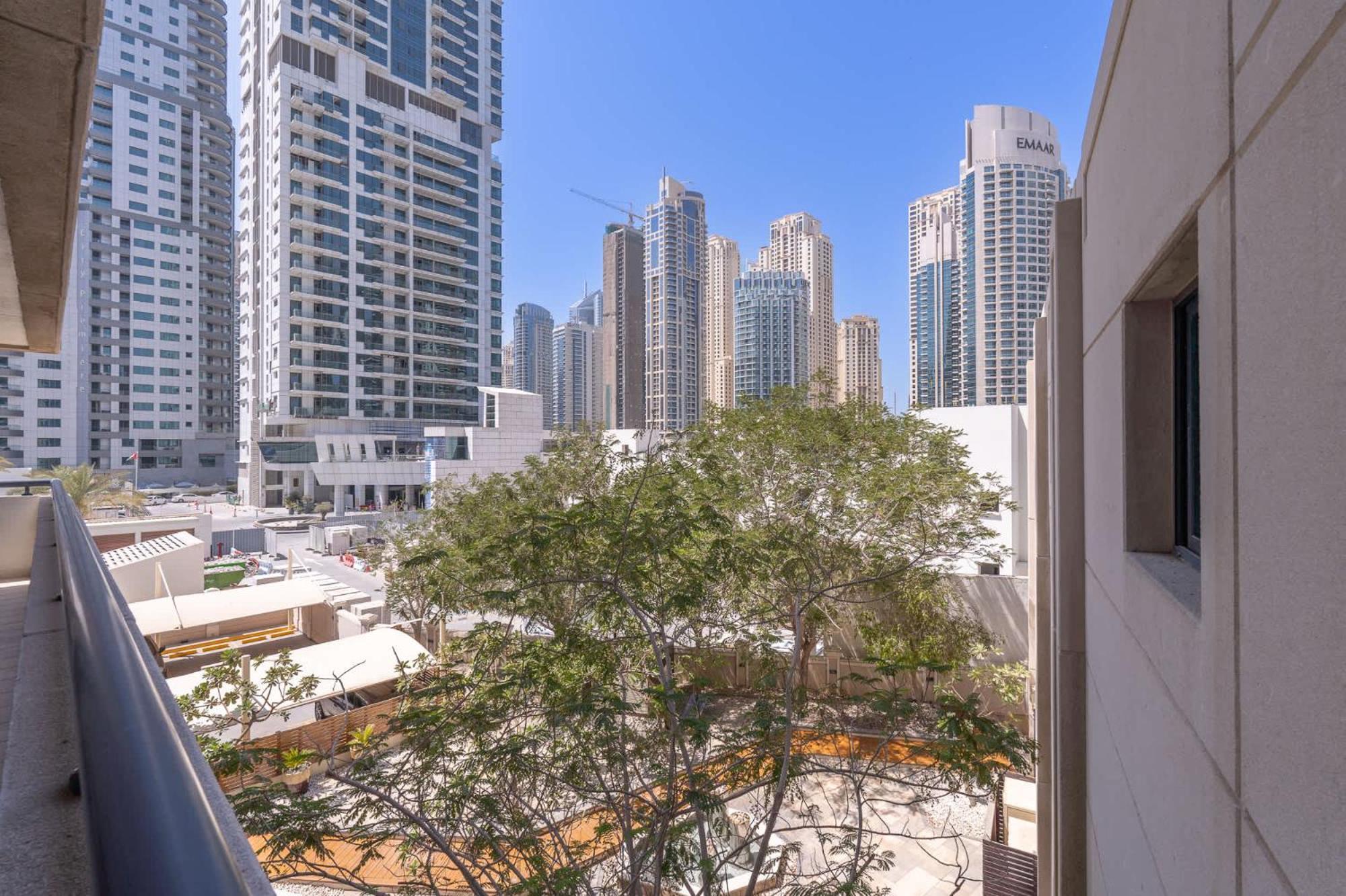 Delightful 2-bedrooms With Homey Charm In Marina *