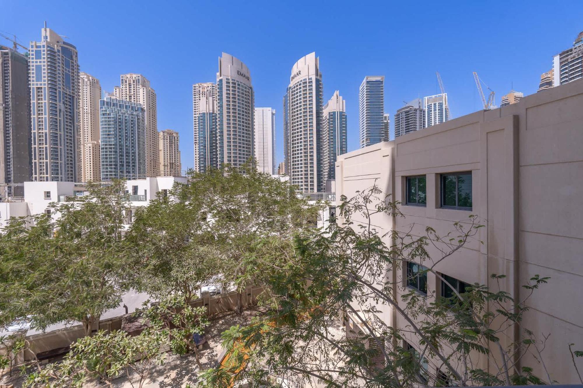 Apartment Delightful 2-bedrooms With Homey Charm In Marina