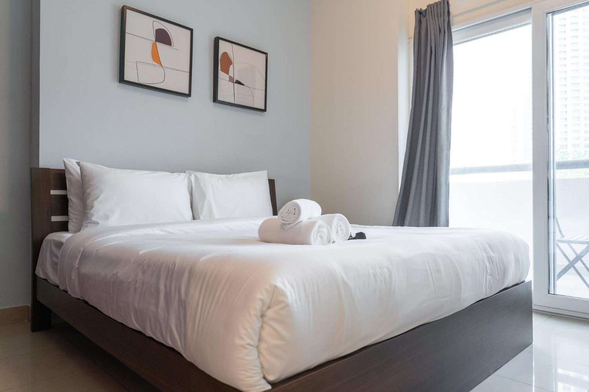 Delightful 2-bedrooms With Homey Charm In Marina Apartment *
