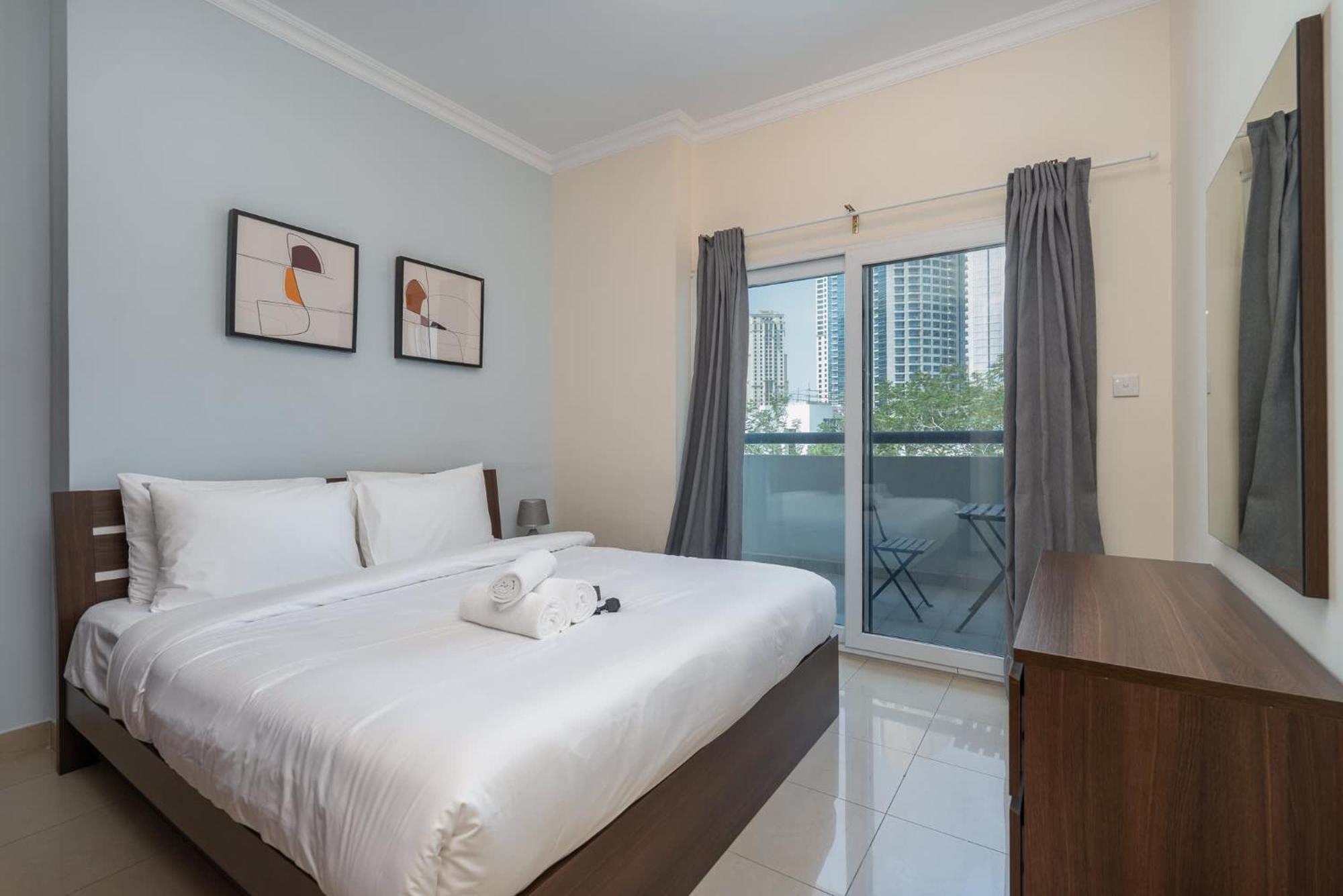 Delightful 2-bedrooms With Homey Charm In Marina