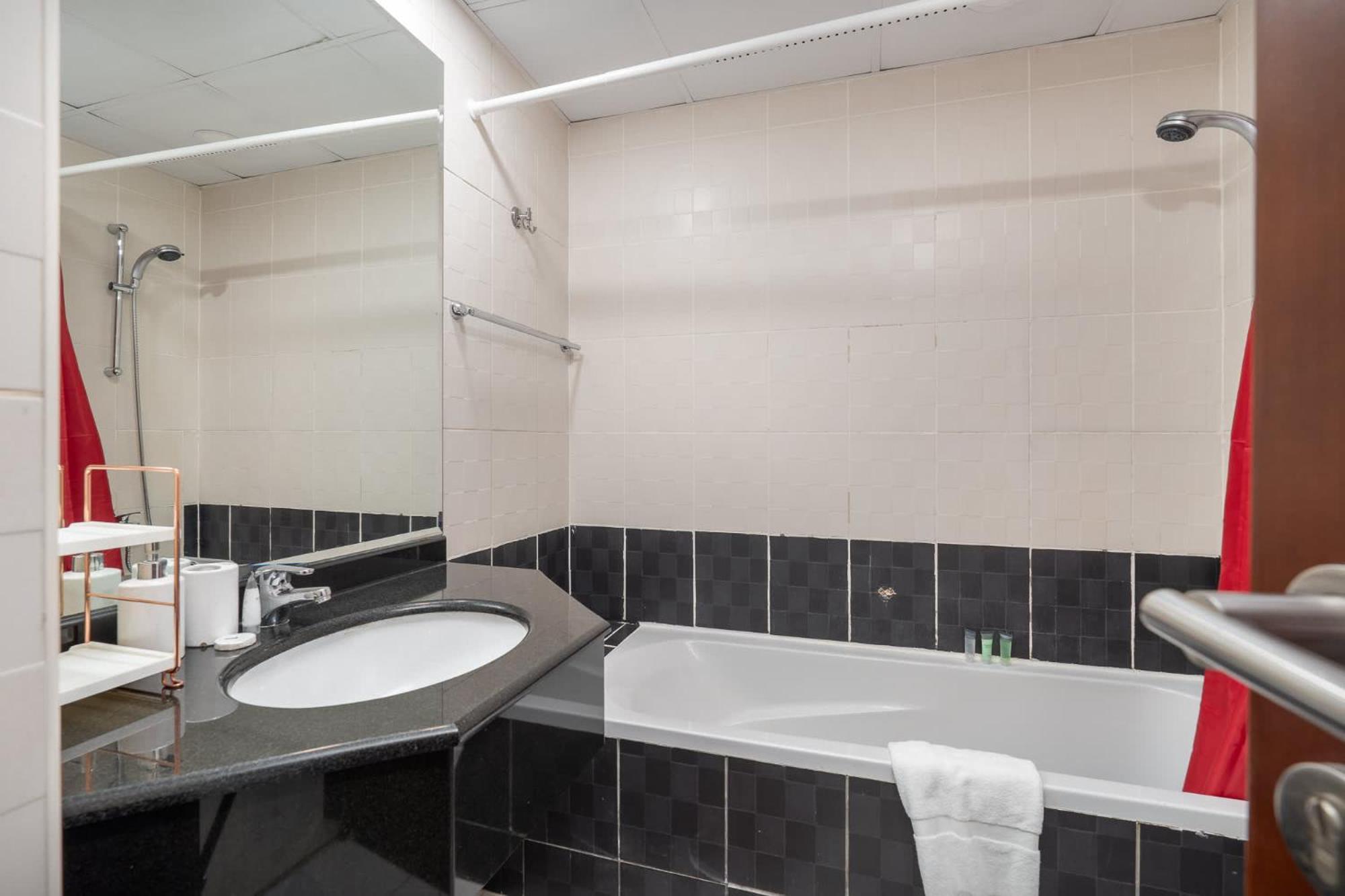 Delightful 2-bedrooms With Homey Charm In Marina *