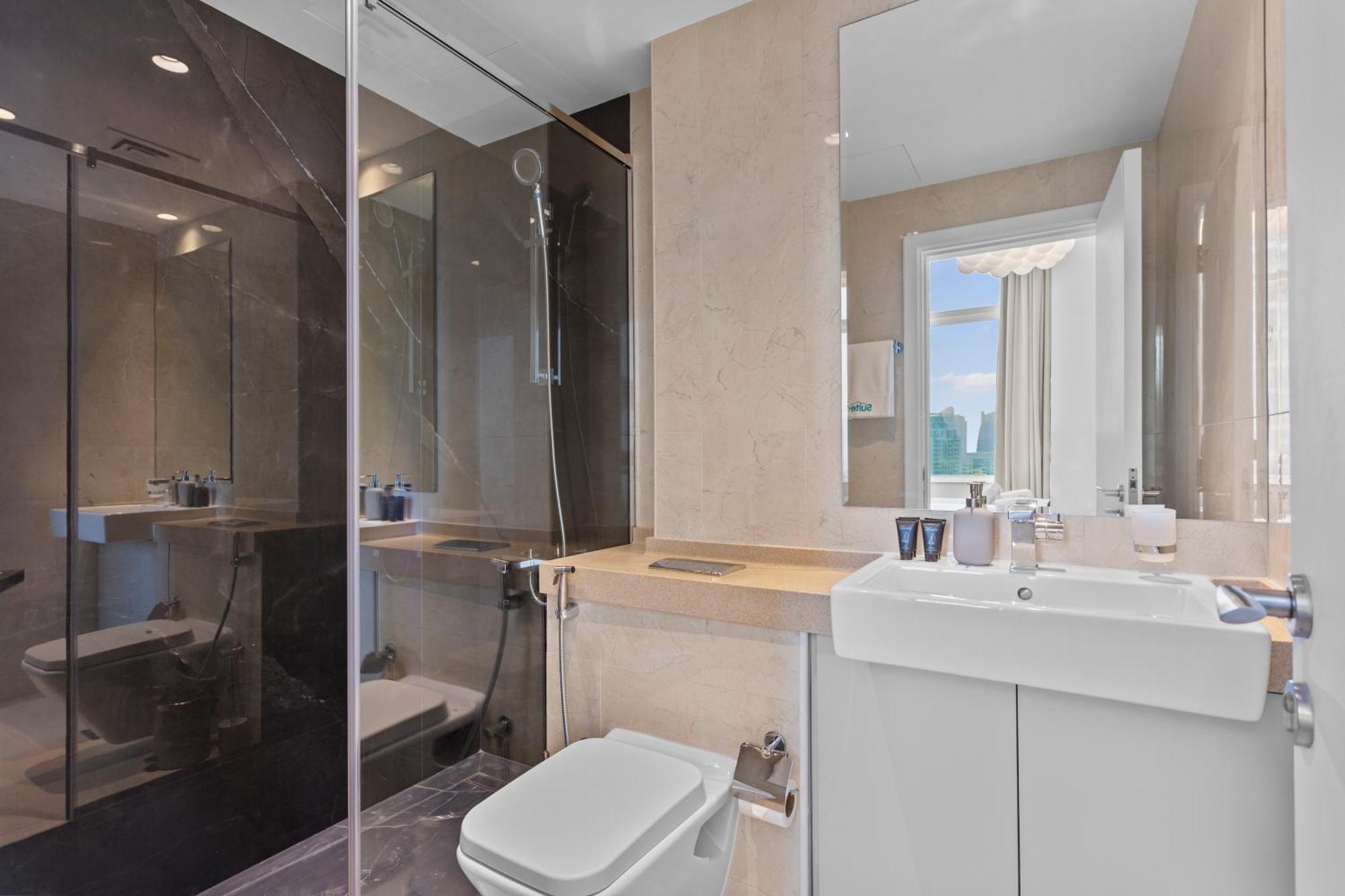 Upgraded 1 Bedroom In The Heart Of Marina Apartment Dubai