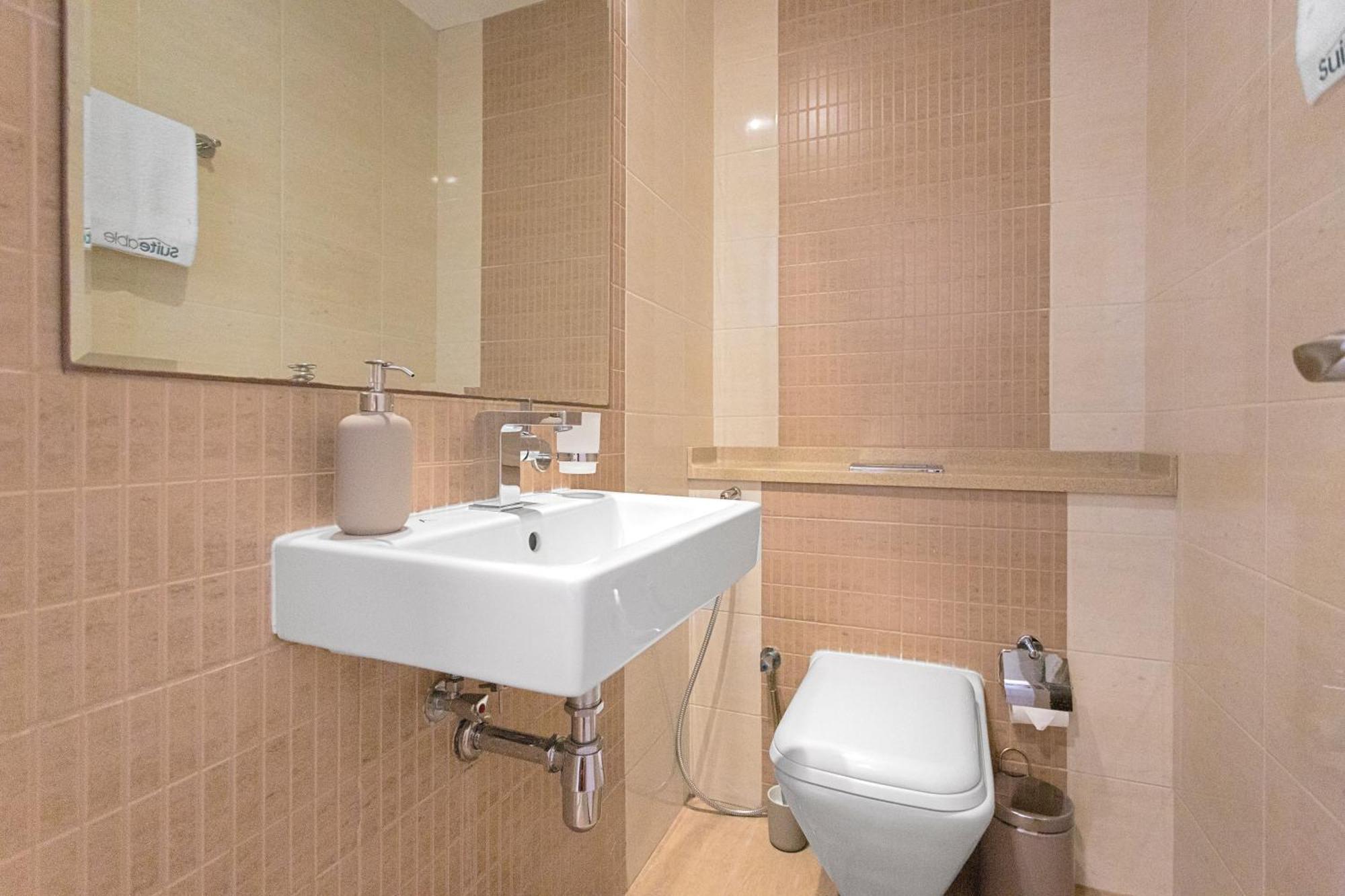 Apartment Upgraded 1 Bedroom In The Heart Of Marina Dubai