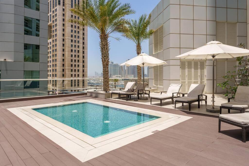 Apartment Upgraded 1 Bedroom In The Heart Of Marina Dubai