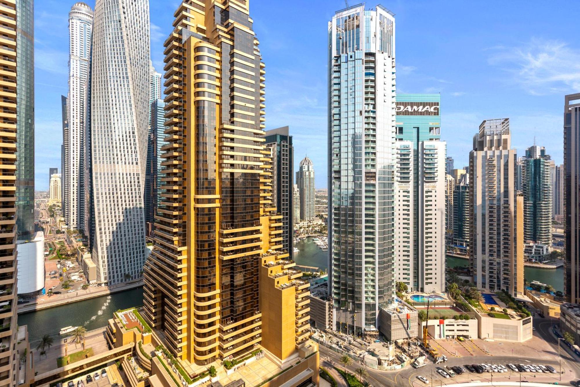 Upgraded 1 Bedroom In The Heart Of Marina Apartment
