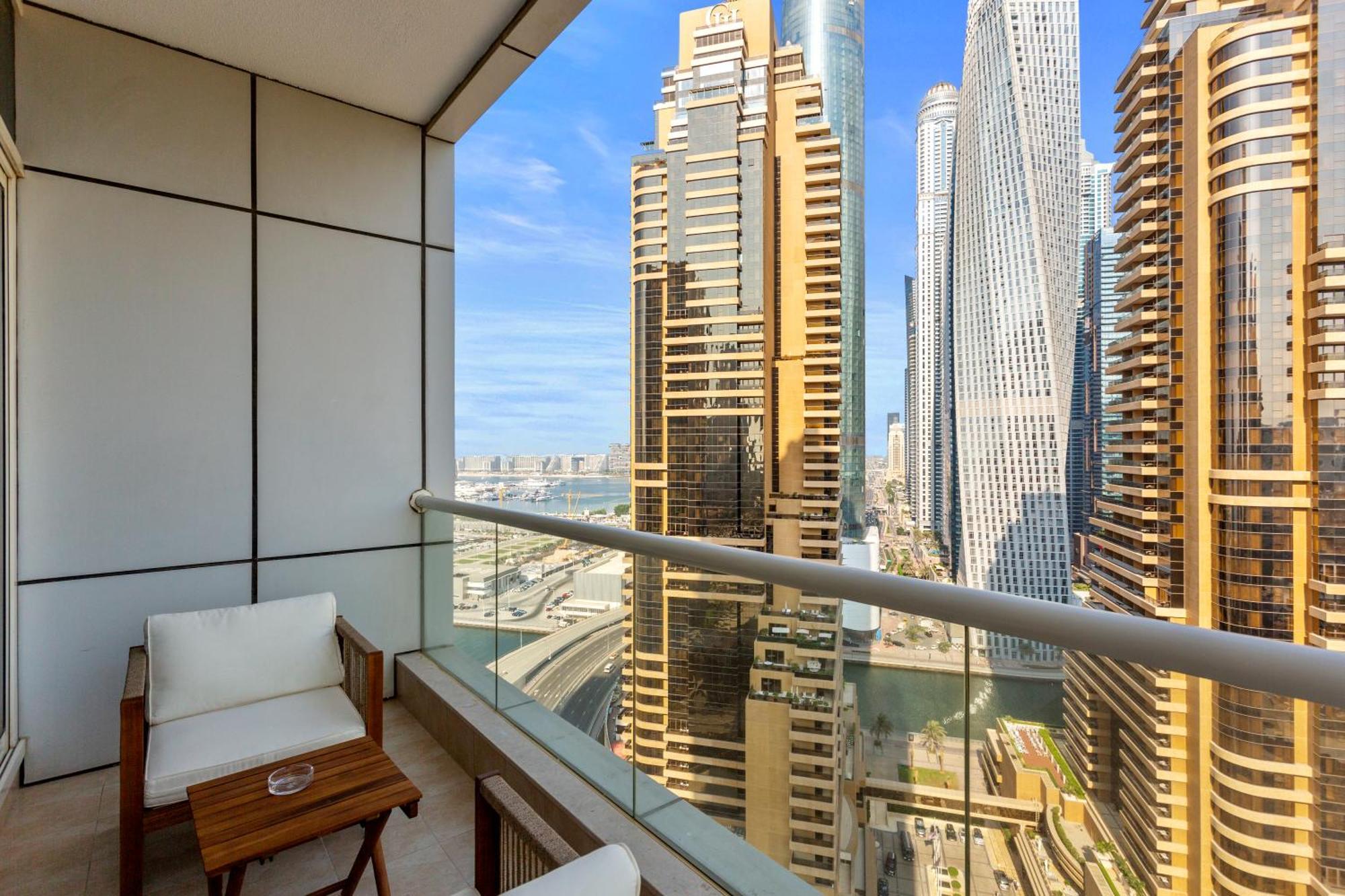 Upgraded 1 Bedroom In The Heart Of Marina * Dubai