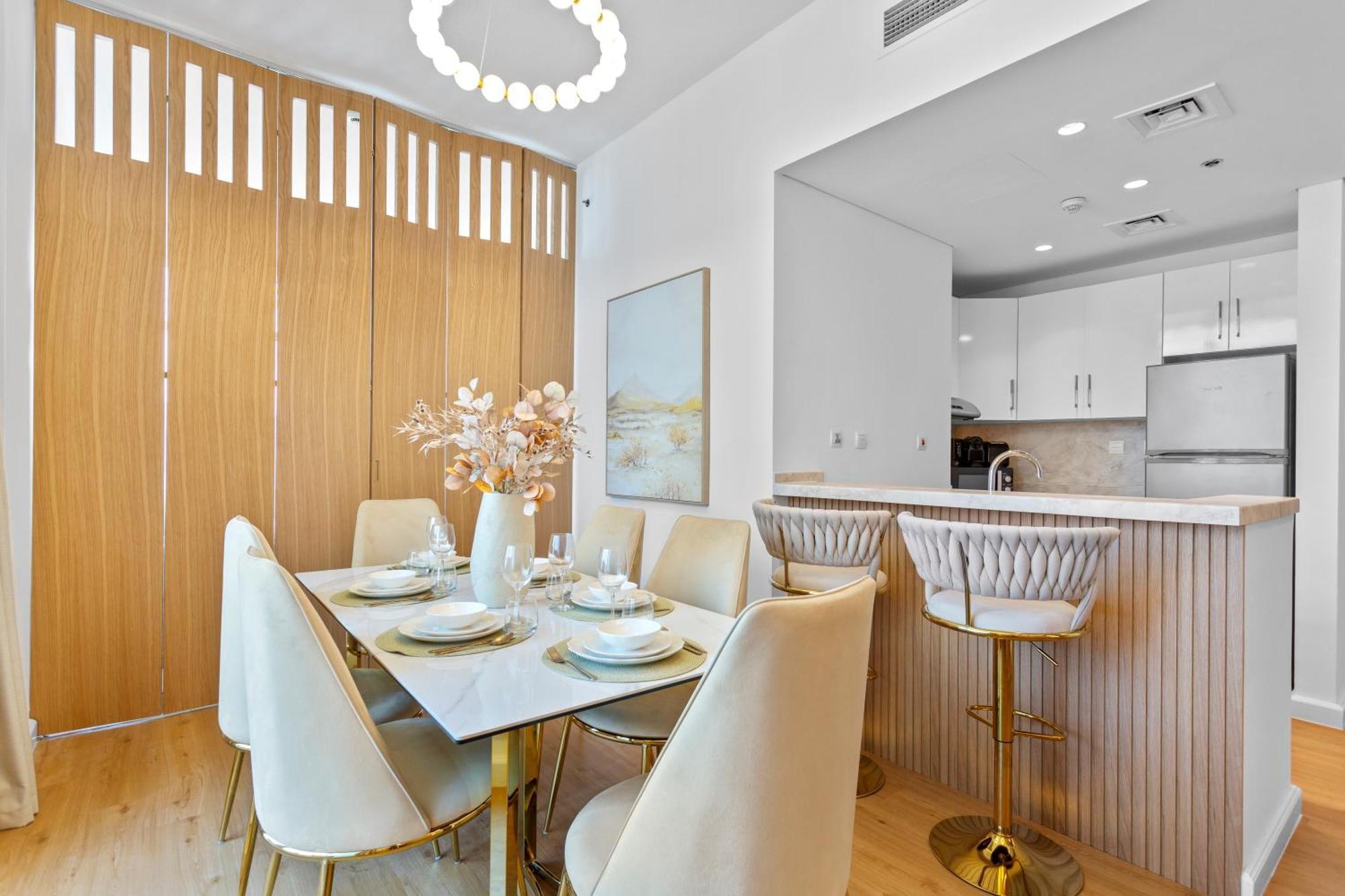 Apartment Upgraded 1 Bedroom In The Heart Of Marina *